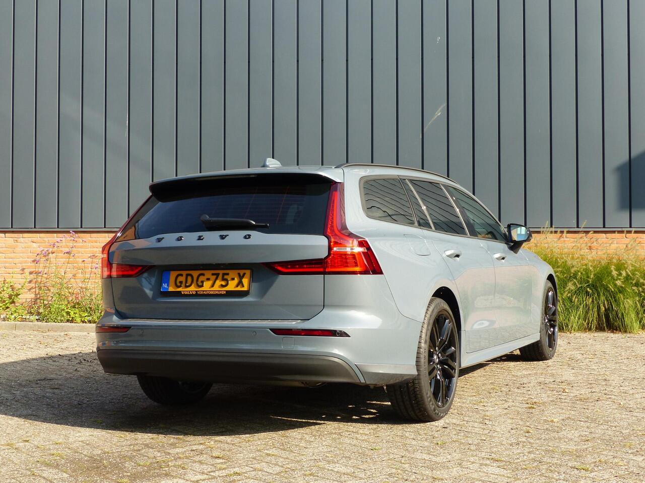 Volvo V60 B3 Essential Edition ¤ 45.845 Fiscaal |Lederen bekleding| Extra Getint Glas| Exterior Styling Kit|