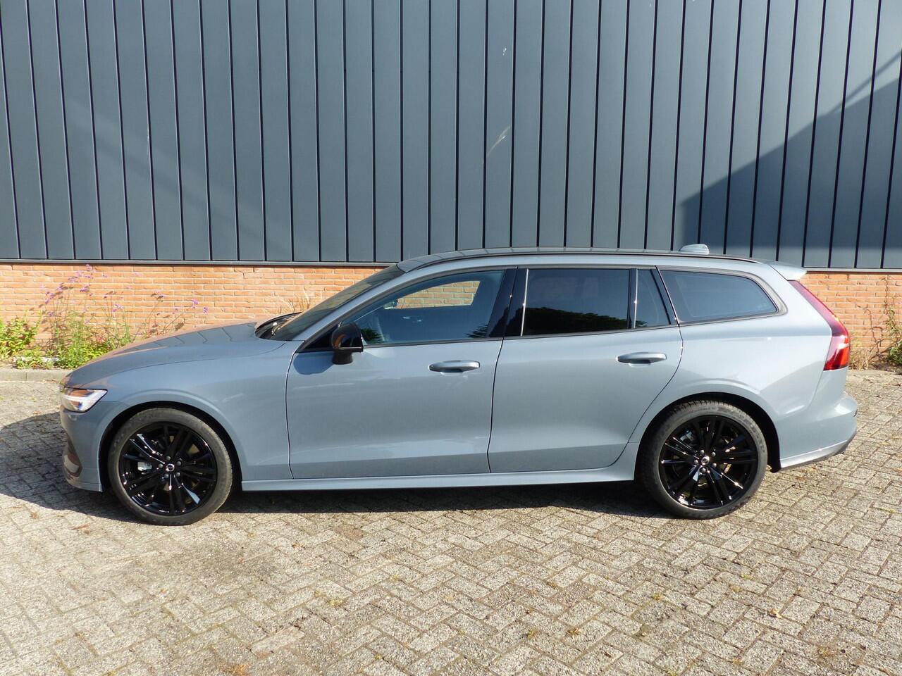 Volvo V60 B3 Essential Edition ¤ 45.845 Fiscaal |Lederen bekleding| Extra Getint Glas| Exterior Styling Kit|