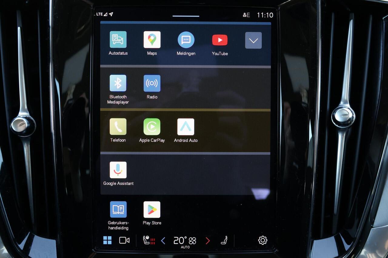 Volvo V60 B3 Essential - IntelliSafe Assist & Surround - Parkeercamera achter - Verwarmde voorstoelen, stuur & achterbank - Parkeersensoren voor & achter - Draadloze tel. lader - Elektr. inklapbare trekhaak - 18' LMV