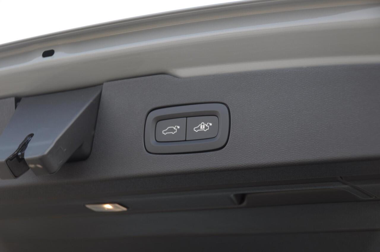 Volvo V60 T6 350PK Automaat Plus Dark / cruise control / Apple carplay / Elektrische stoelen met geheugen / Parkeersensoren met camera / Elektrische achterklep