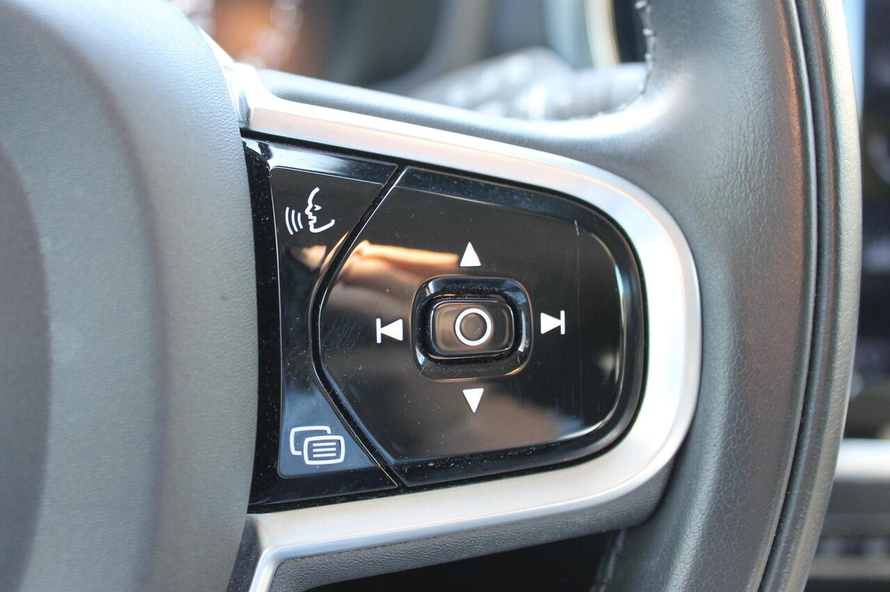 Volvo V60 T6 350PK Plug-in hybrid AWD Plus Bright Long Range / 19" lichtmetalen velgen / Harman Kardon Audio / Adaptieve Cruise Control / Elektrisch verstelbare voorstoelen met geheugen