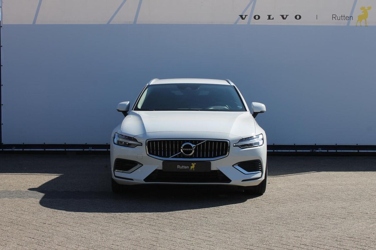 Volvo V60 T6 350PK Plug-in hybrid AWD Plus Bright Long Range / 19" lichtmetalen velgen / Harman Kardon Audio / Adaptieve Cruise Control / Elektrisch verstelbare voorstoelen met geheugen