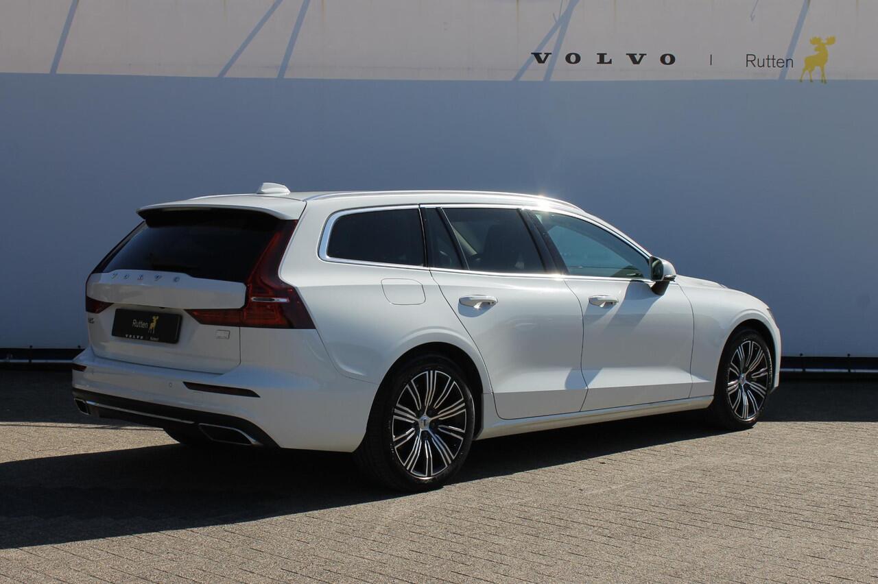Volvo V60 T6 350PK Plug-in hybrid AWD Plus Bright Long Range / 19" lichtmetalen velgen / Harman Kardon Audio / Adaptieve Cruise Control / Elektrisch verstelbare voorstoelen met geheugen