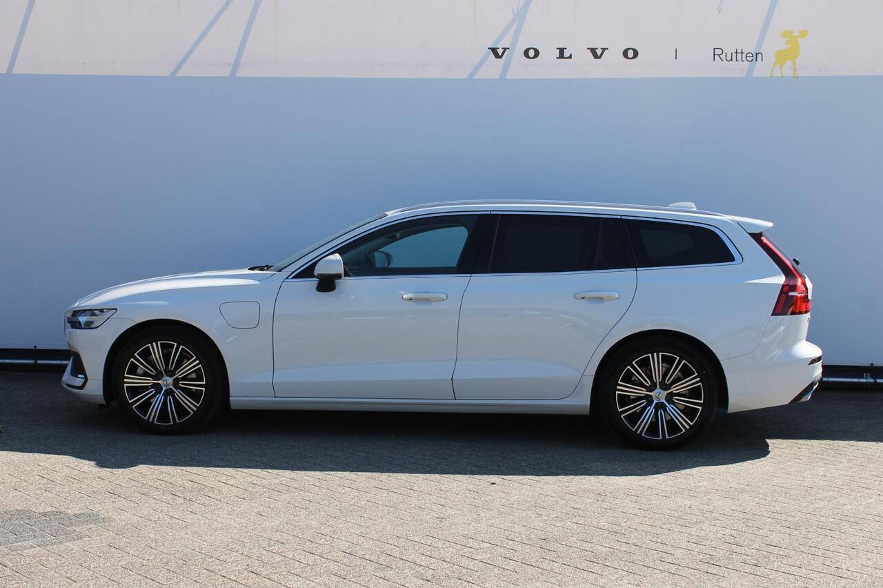 Volvo V60 T6 350PK Plug-in hybrid AWD Plus Bright Long Range / 19" lichtmetalen velgen / Harman Kardon Audio / Adaptieve Cruise Control / Elektrisch verstelbare voorstoelen met geheugen