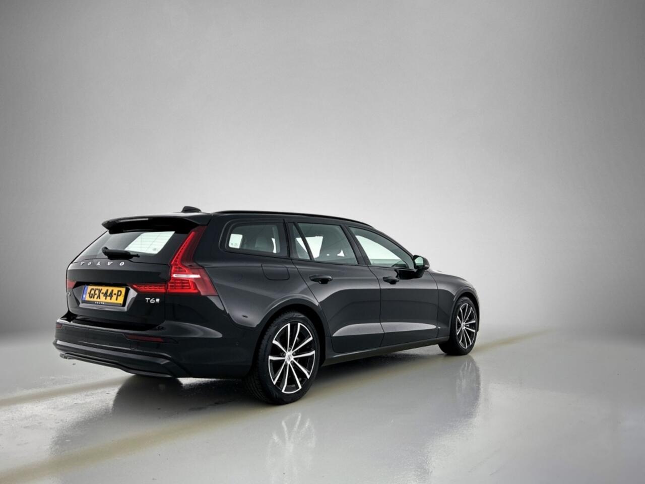 Volvo V60 2.0 T6 Dark | Panorama Dak | 360 Camera | Trekhaak | BLIS |