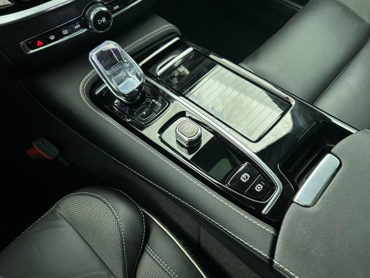 Volvo V60 2.0 T6 Dark | Panorama Dak | 360 Camera | Trekhaak | BLIS |