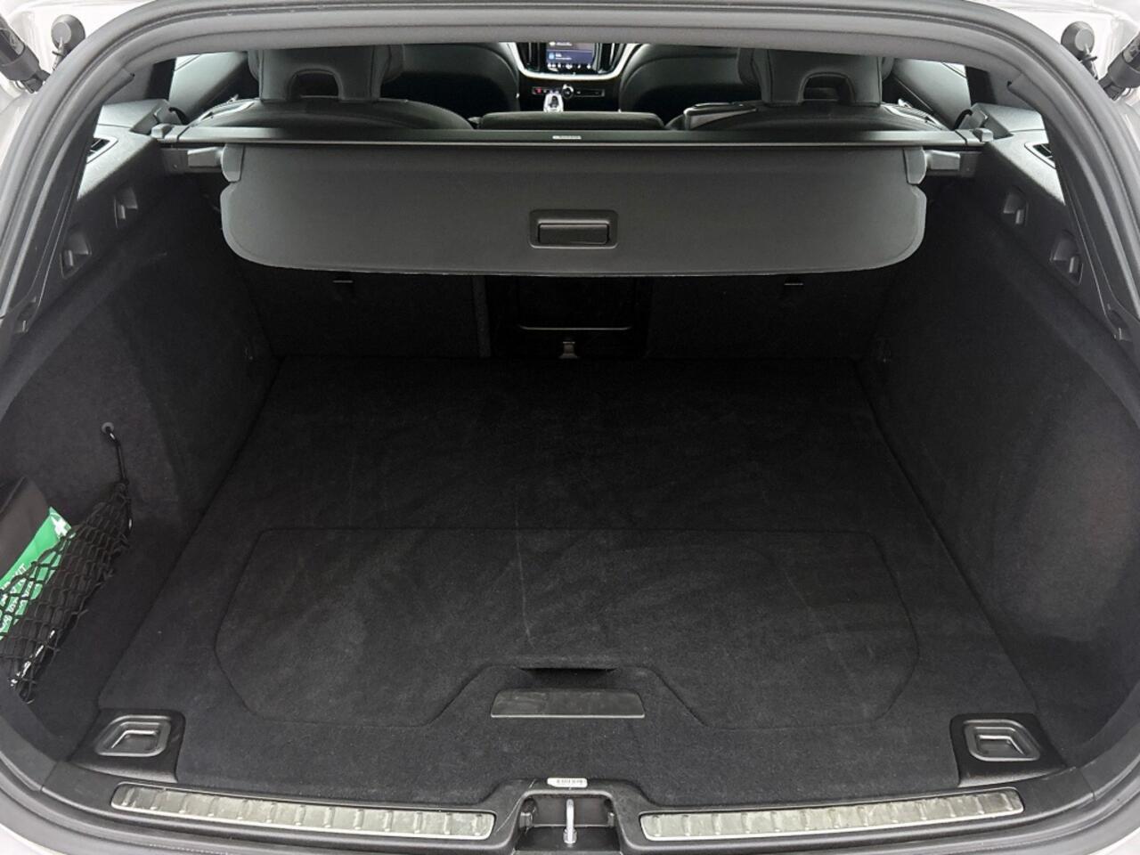 Volvo V60 2.0 T6 Plus | trekhaak | Panorama Dak | 360 Camera |