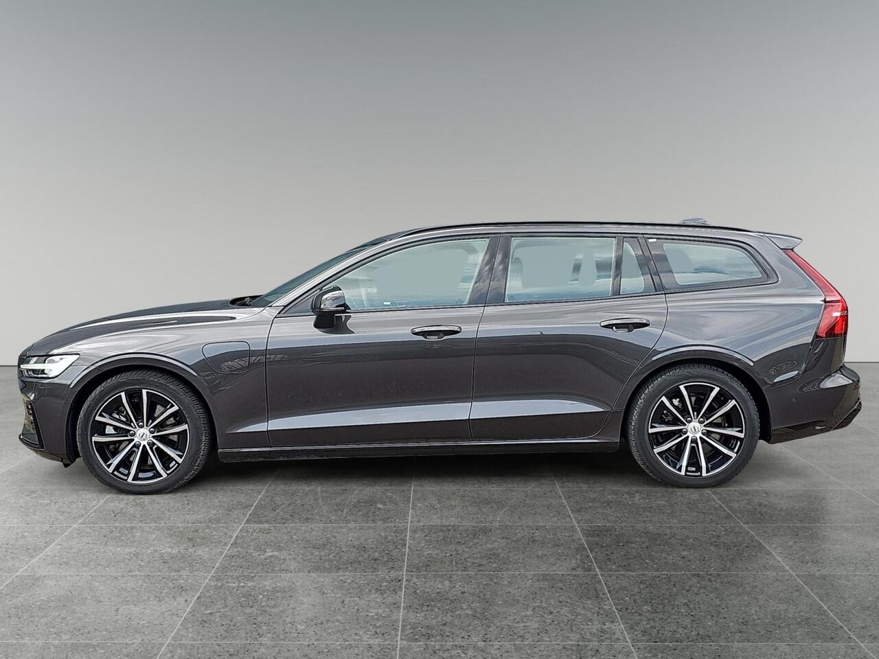 Volvo V60 2.0 T6 Plug-in hybrid AWD Plus Dark | Harman/Kardon Audio | 360 graden camera | Trekhaak | Sportstoelen |