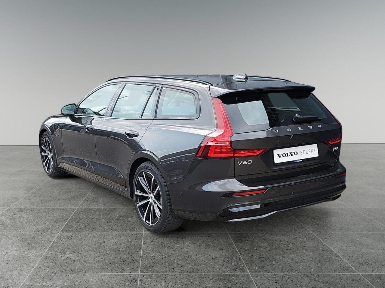 Volvo V60 2.0 T6 Plug-in hybrid AWD Plus Dark | Harman/Kardon Audio | 360 graden camera | Trekhaak | Sportstoelen |