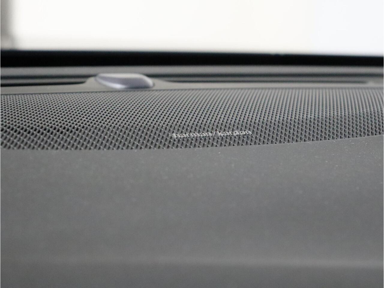 Volvo V60 T6 AWD Plug-in hybrid AWD Plus Dark / Trekhaak / Pano. dak / Harman Kardon / Achter- voor- en stuurverwarming / Contour Stoelen / 360 camera /