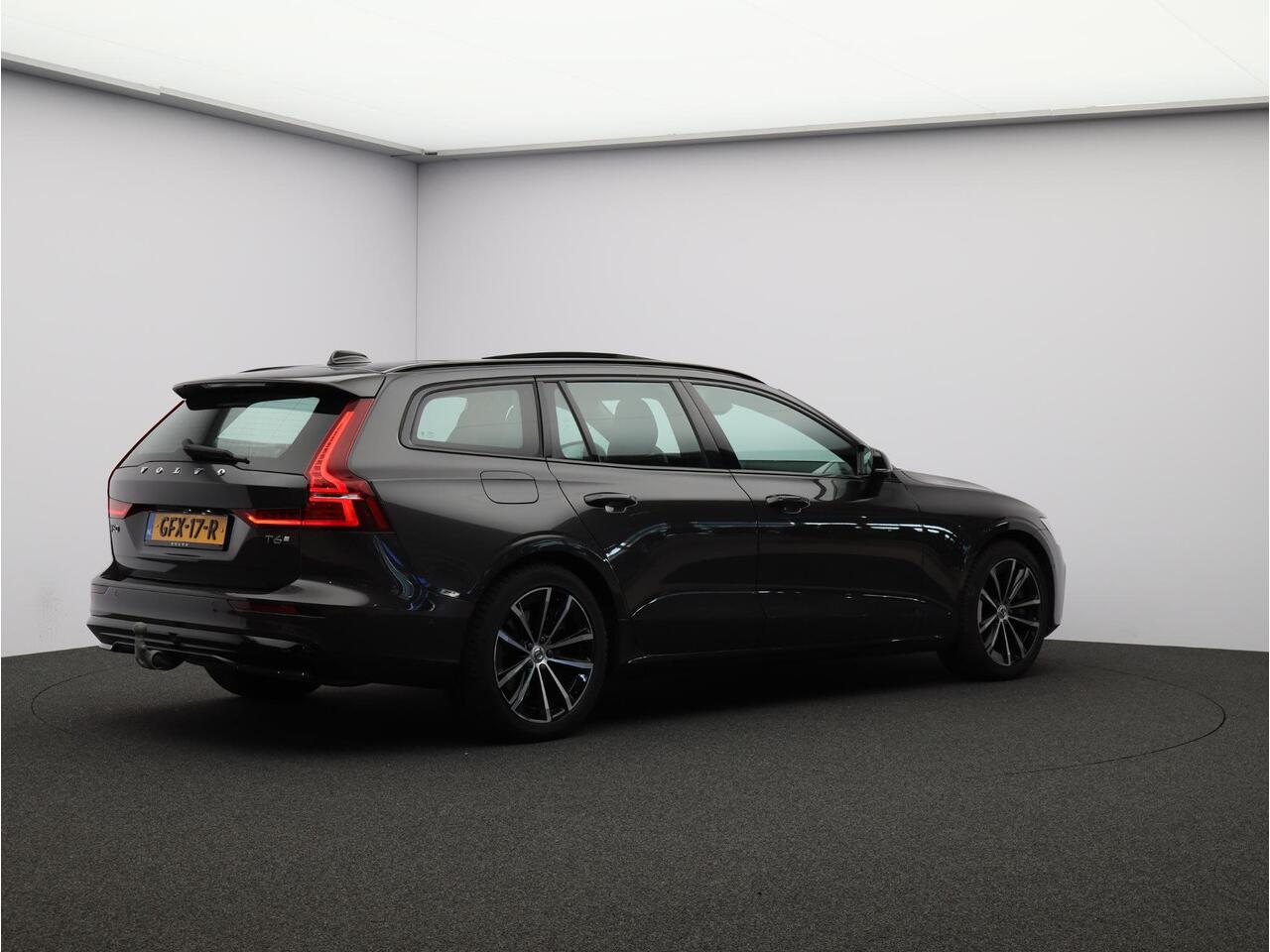 Volvo V60 T6 AWD Plug-in hybrid Plus Dark / Trekhaak / Pan. dak / 360 camera / Stoel+stuur+voorruit+achterbankverwarming