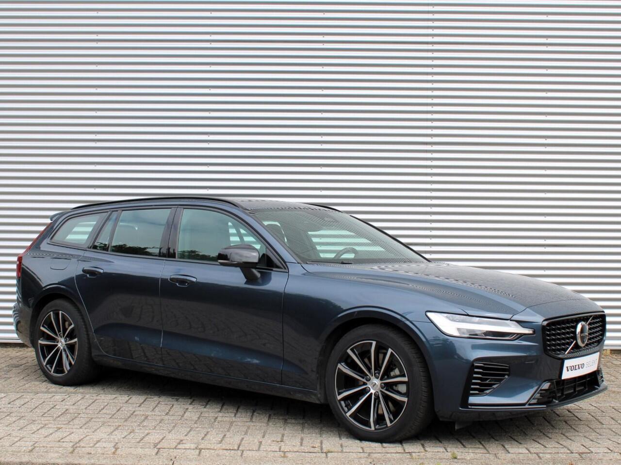 Volvo V60 T6 AWD Plug-in hybrid Plus Dark Automaat / Panoramadak / Trekhaak / 360* camera / Harman Kardon audio / Google Maps