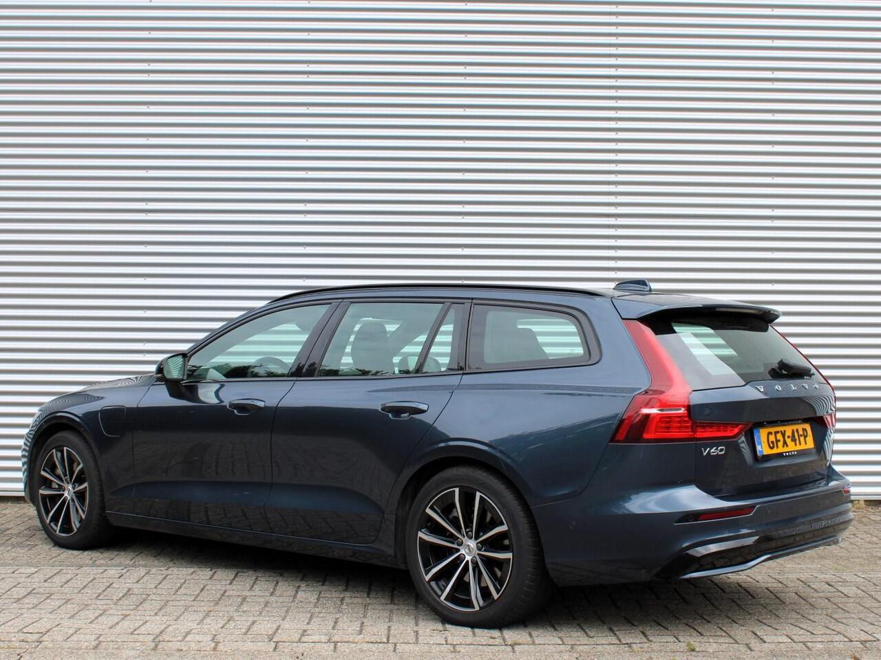 Volvo V60 T6 AWD Plug-in hybrid Plus Dark Automaat / Panoramadak / Trekhaak / 360* camera / Harman Kardon audio / Google Maps