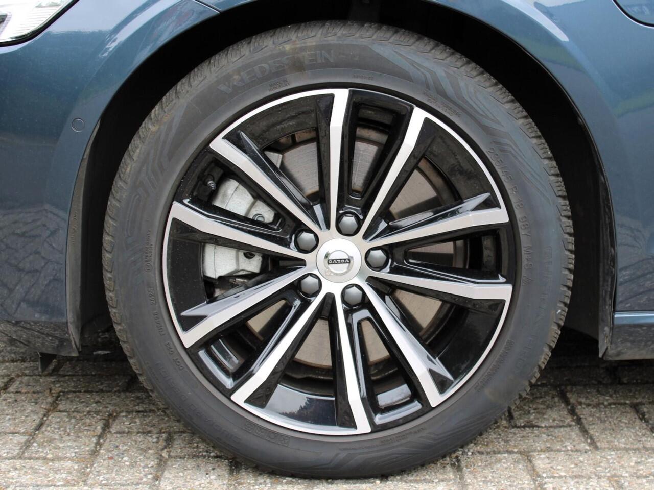 Volvo V60 T6 AWD Plug-in hybrid Plus Dark Automaat / Panoramadak / Trekhaak / 360* camera / Harman Kardon audio / Google Maps