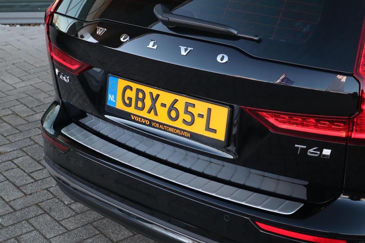 Volvo V60 2.0 T6 Plug-in hybrid AWD Essential Edition | Adaptive Cruise Control met Pilot Assist| Dodehoekdetectie| Stoelverwarming voor + achter| Stuurwielverwarming| Extra getint glas achter| RVS-geborstelde bumperbescherming|