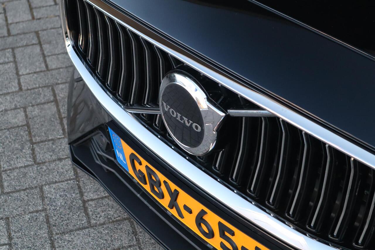 Volvo V60 2.0 T6 Plug-in hybrid AWD Essential Edition | Adaptive Cruise Control met Pilot Assist| Dodehoekdetectie| Stoelverwarming voor + achter| Stuurwielverwarming| Extra getint glas achter| RVS-geborstelde bumperbescherming|