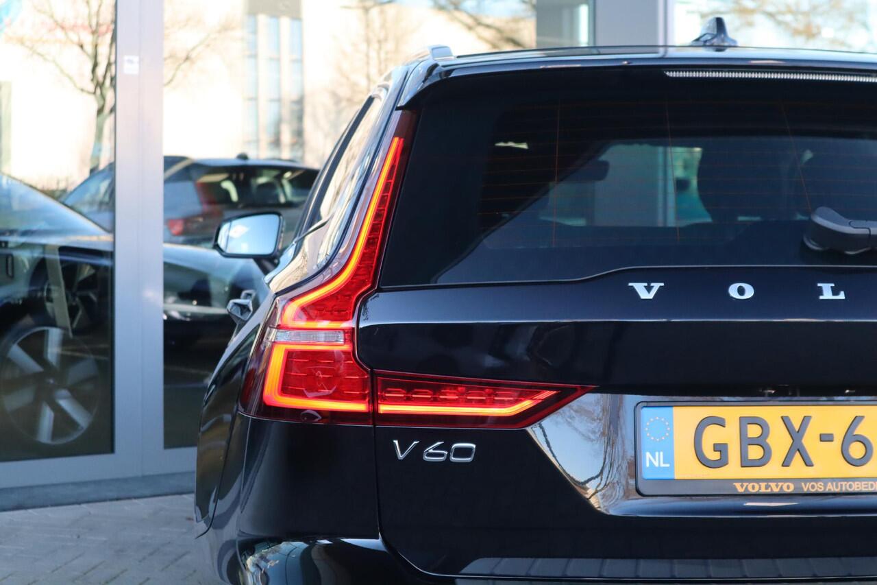 Volvo V60 2.0 T6 Plug-in hybrid AWD Essential Edition | Adaptive Cruise Control met Pilot Assist| Dodehoekdetectie| Stoelverwarming voor + achter| Stuurwielverwarming| Extra getint glas achter| RVS-geborstelde bumperbescherming|