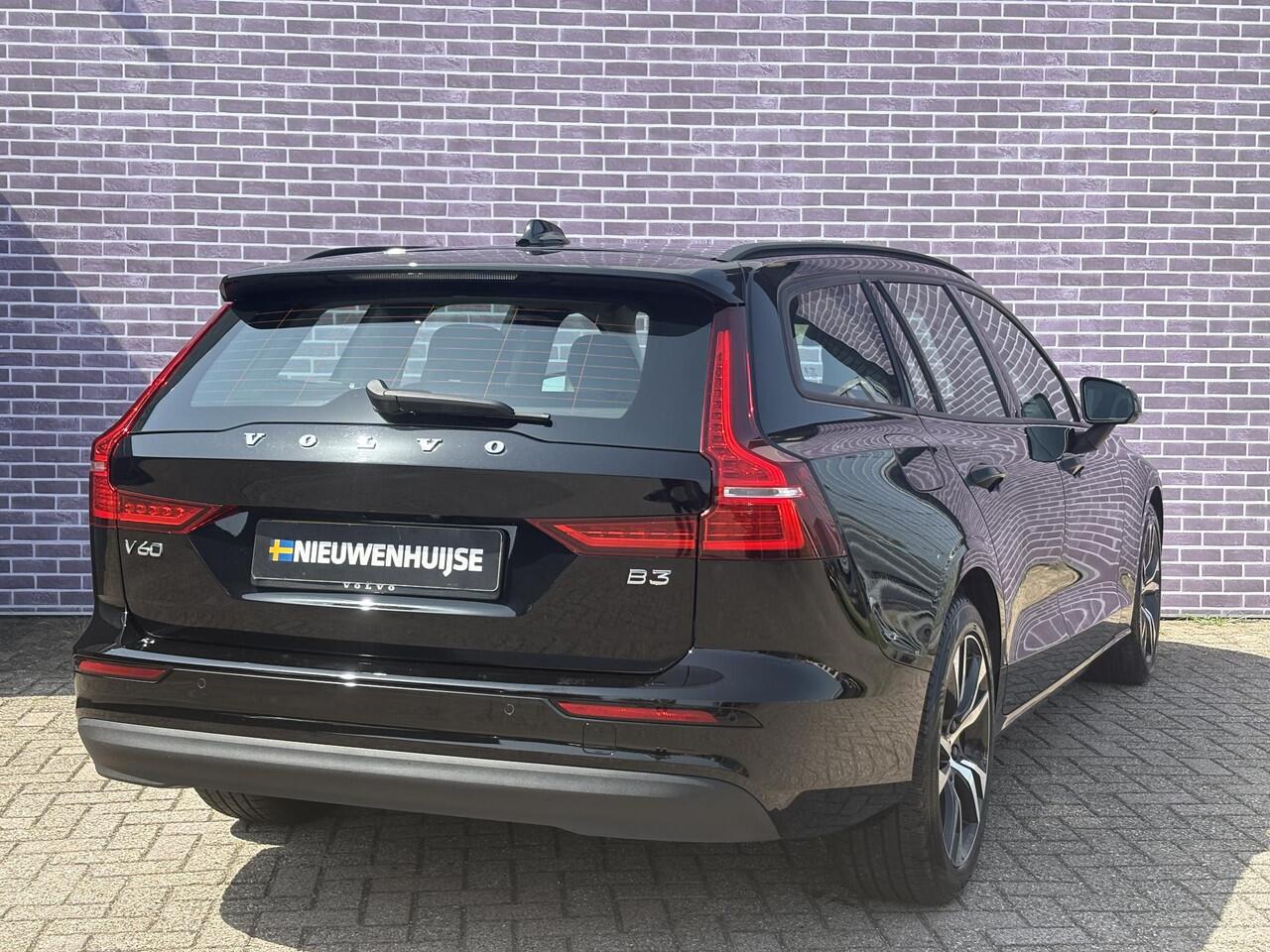 Volvo V60 2.0 B3 Essential Edition | Trekhaak | Adaptieve cruise control | Stoel-stuurwiel-achterbankverwarming | Parkassist voor en achter | Parkeercamera | BLIS |