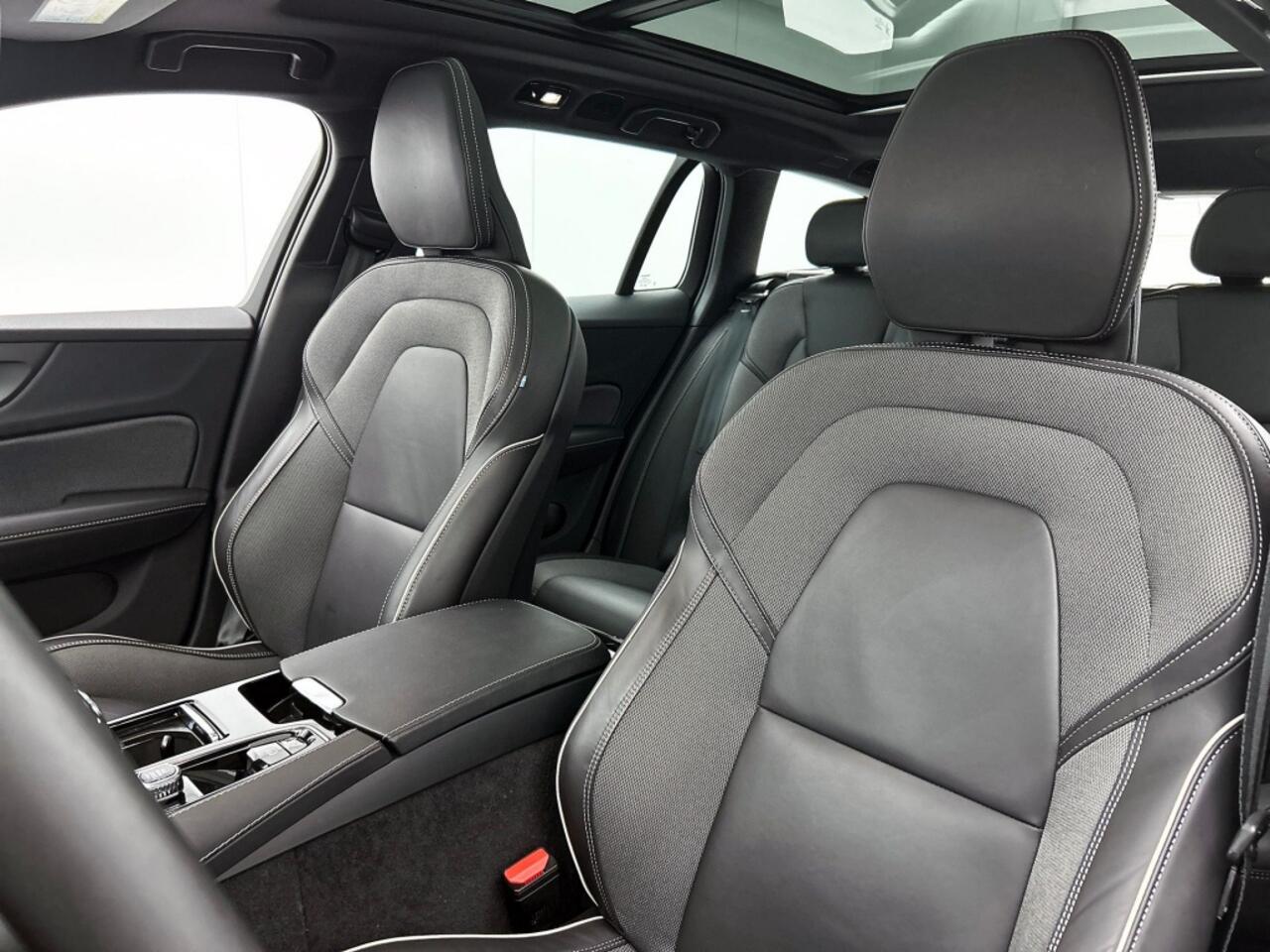 Volvo V60 2.0 T6 AWD Plus Dark | 360° Camera | Trekhaak | Panoramadak |