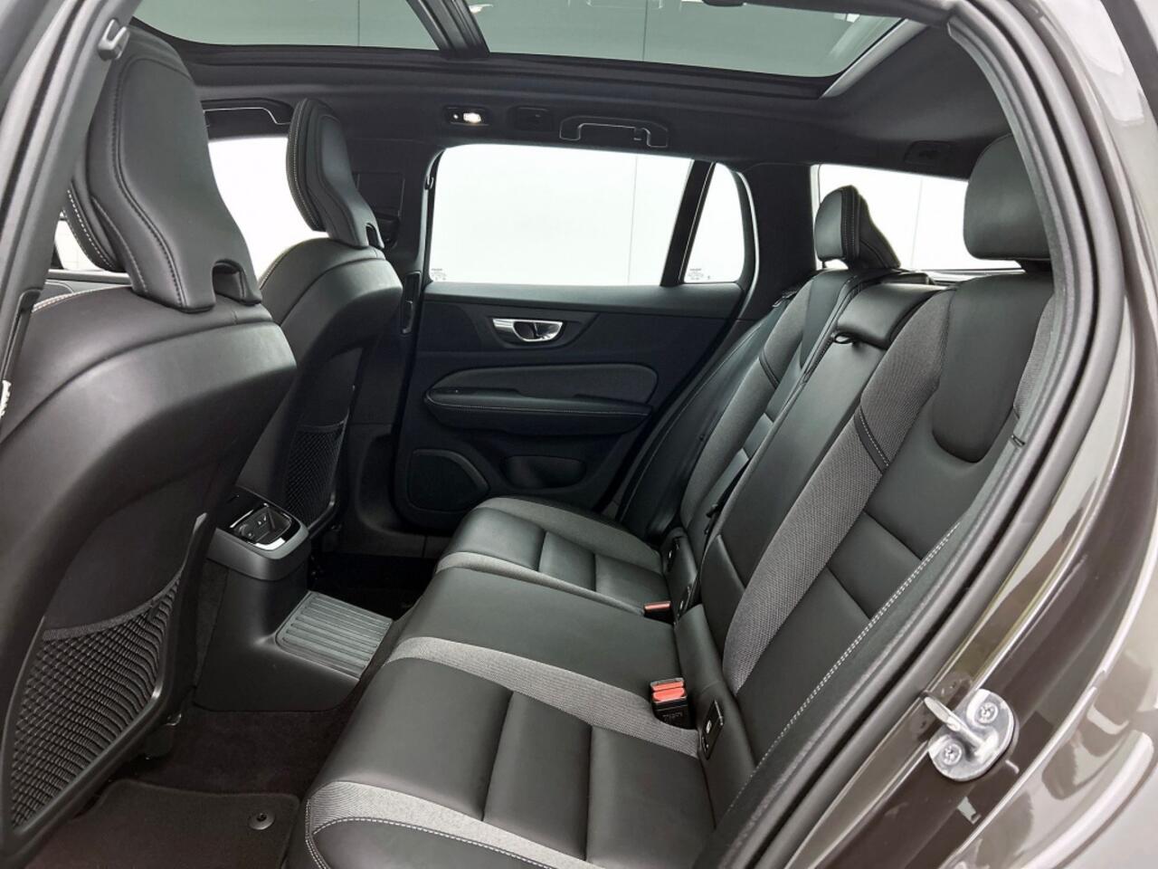 Volvo V60 2.0 T6 AWD Plus Dark | 360° Camera | Trekhaak | Panoramadak |