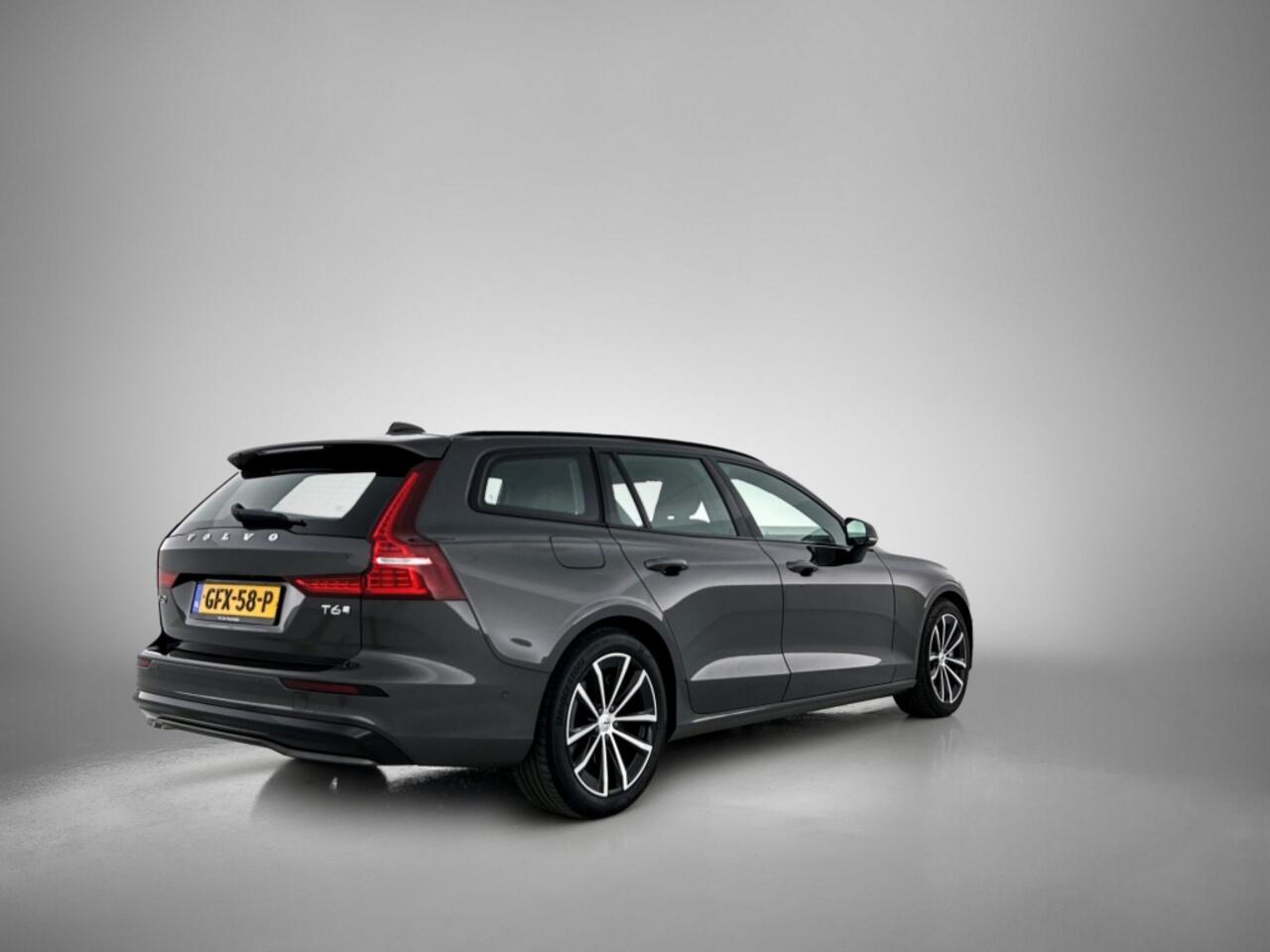 Volvo V60 2.0 T6 AWD Plus Dark | 360° Camera | Trekhaak | Panoramadak |
