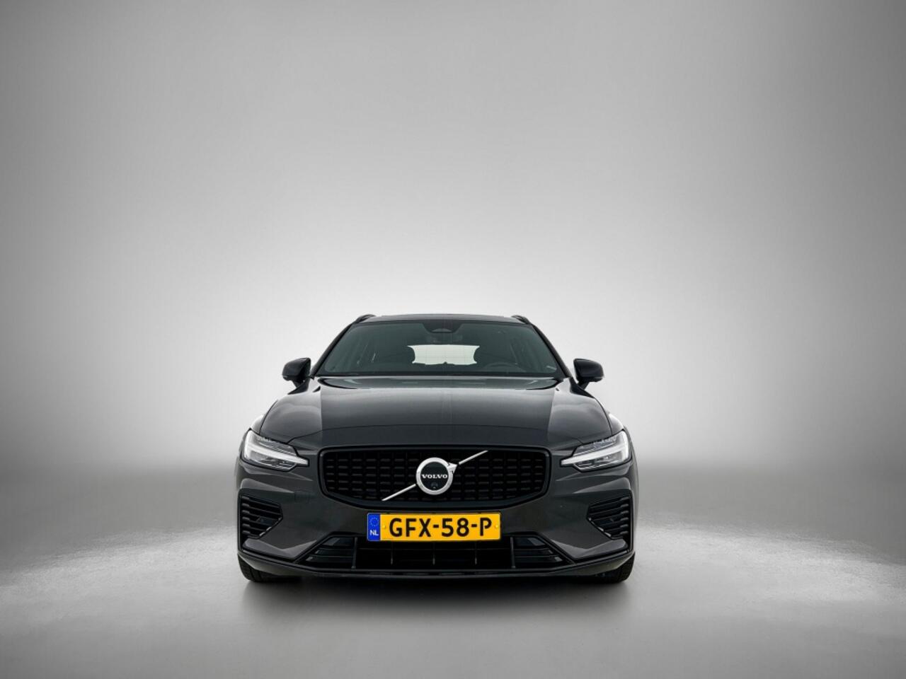 Volvo V60 2.0 T6 AWD Plus Dark | 360° Camera | Trekhaak | Panoramadak |