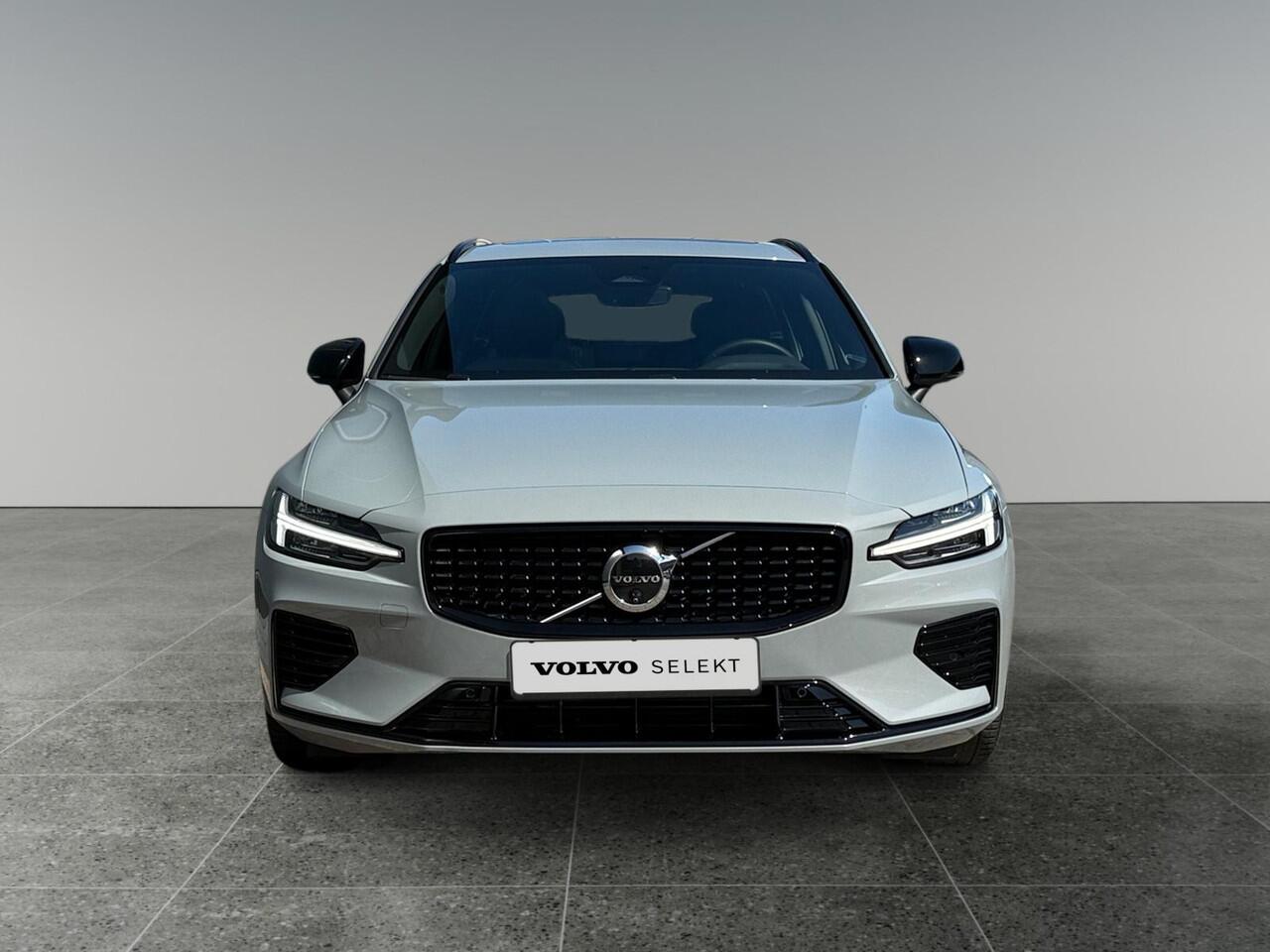 Volvo V60 2.0 T6 Plug-in hybrid AWD Plus Dark | Trekhaak | Sportstoelen | Panoramadak | Stoelverwarming |