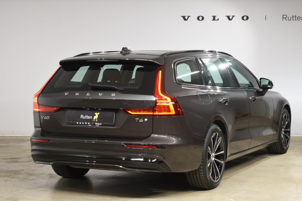 Volvo V60 T6 350PK Automaat Plug-in Hybrid AWD Plus Dark / Navigatie / 360 Camera / Panorama Dak / Adaptieve Cruise Control / Harman Kardon / Elektrische Stoelen / LM Velgen / Trekhaak /