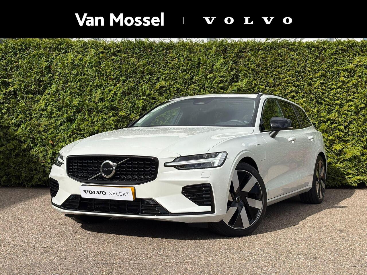 Volvo V60 T8 Plug-in hybrid AWD Ultra Dark | Trekhaak | Panoramadak | Stoel + stuurverwarming | Harman/Kardon |