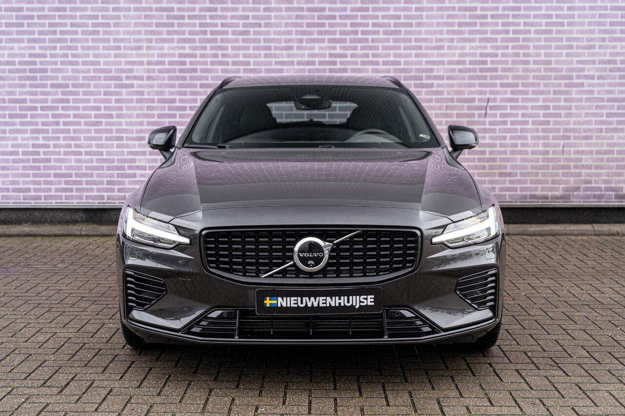 Volvo V60 2.0 T6 Plug-in hybrid AWD Plus Dark | Adaptieve Cruise Control | 360 Parkeercamera | 19" Lichtmetalen Velgen | Stoel-/Stuurverwarming | Harman Kardon Audio | Trekhaak | Sportstoelen |