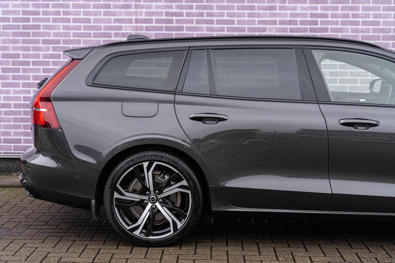 Volvo V60 2.0 T6 Plug-in hybrid AWD Plus Dark | Adaptieve Cruise Control | 360 Parkeercamera | 19" Lichtmetalen Velgen | Stoel-/Stuurverwarming | Harman Kardon Audio | Trekhaak | Sportstoelen |
