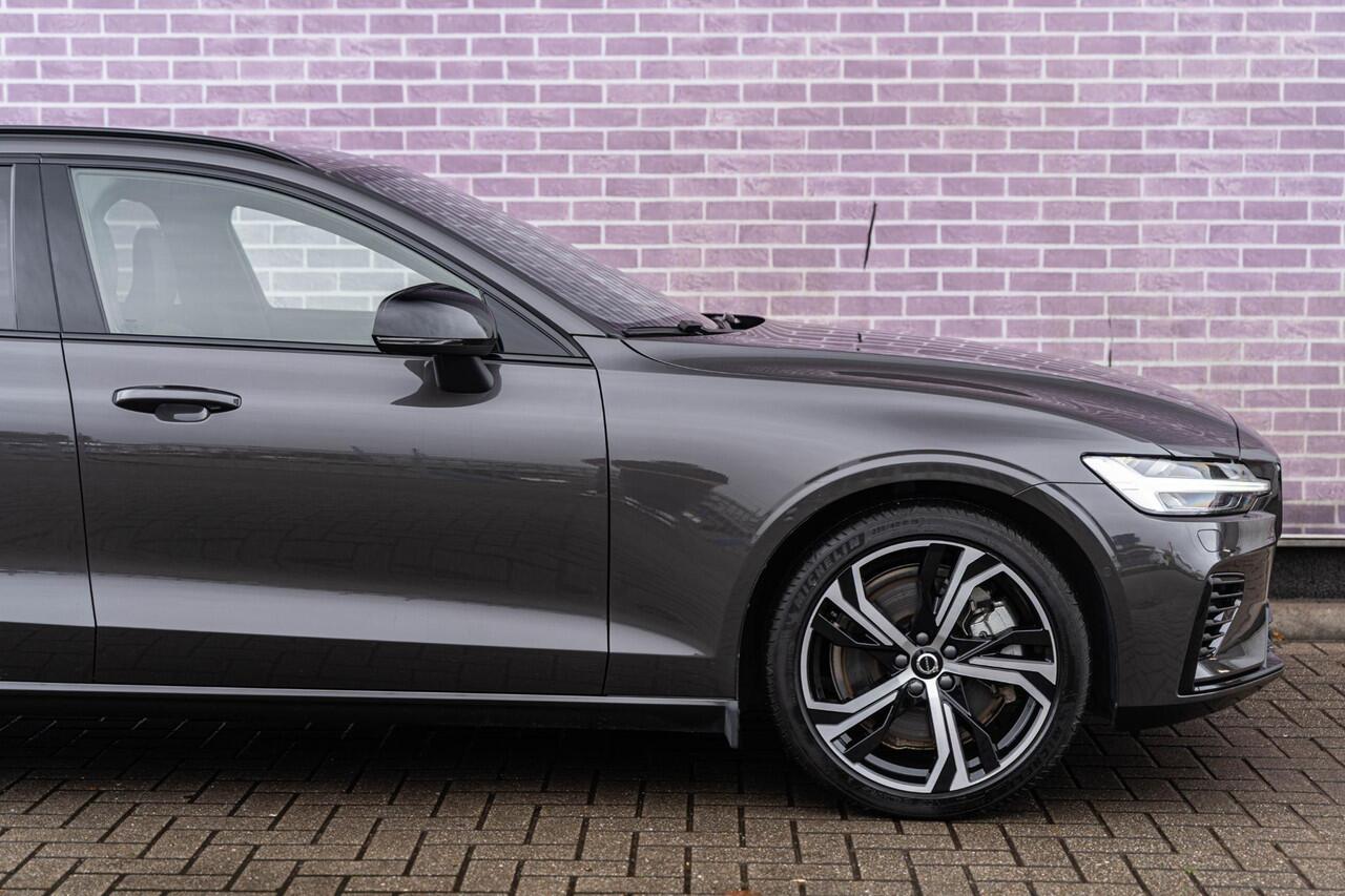 Volvo V60 2.0 T6 Plug-in hybrid AWD Plus Dark | Adaptieve Cruise Control | 360 Parkeercamera | 19" Lichtmetalen Velgen | Stoel-/Stuurverwarming | Harman Kardon Audio | Trekhaak | Sportstoelen |