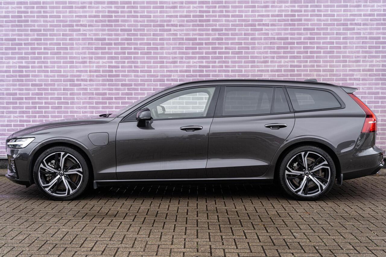 Volvo V60 2.0 T6 Plug-in hybrid AWD Plus Dark | Adaptieve Cruise Control | 360 Parkeercamera | 19" Lichtmetalen Velgen | Stoel-/Stuurverwarming | Harman Kardon Audio | Trekhaak | Sportstoelen |