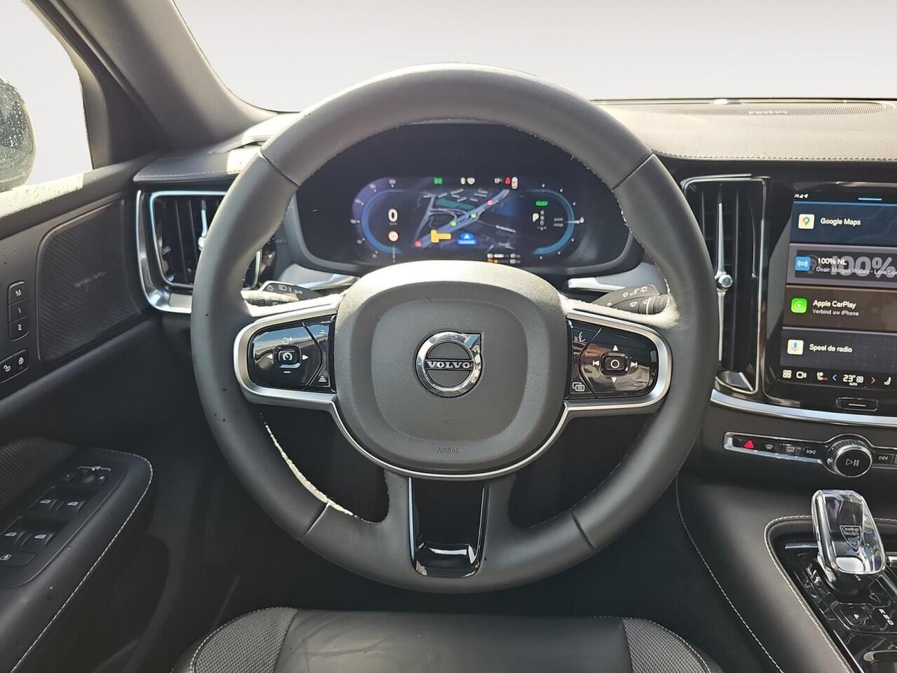 Volvo V60 2.0 T6 Plug-in hybrid AWD Ultra Dark | Sportstoelen | Head-up display | Panoramadak | Gelamineerde zijruiten |