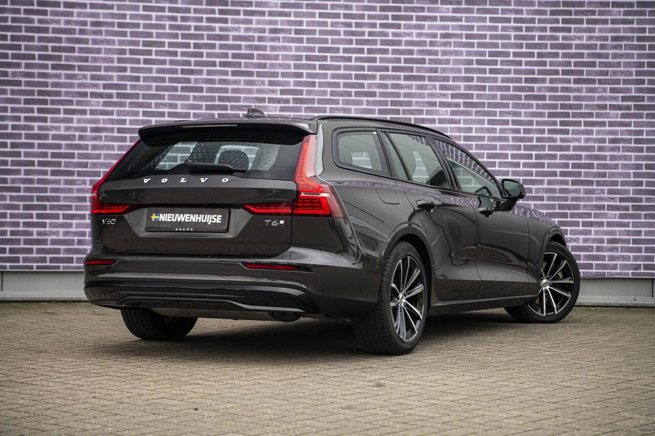 Volvo V60 2.0 T6 Plug-in hybrid AWD Plus Dark | Trekhaak | Panoramadak | Adaptieve cruise control | Harman & Kardon | Elektrisch verstelbare voorstoelen | Stuur/stuur verwarming |
