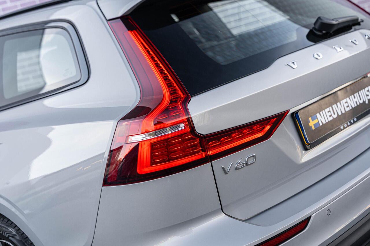 Volvo V60 2.0 T6 Plug-in hybrid AWD Plus Dark | Google | Long range | Trekhaak | Harman Kardon | Panoramadak | 360º Camera | Adaptive Cruise | BLIS | Verwarmbare voorruit | Power seats | Dodehoekdetectie |