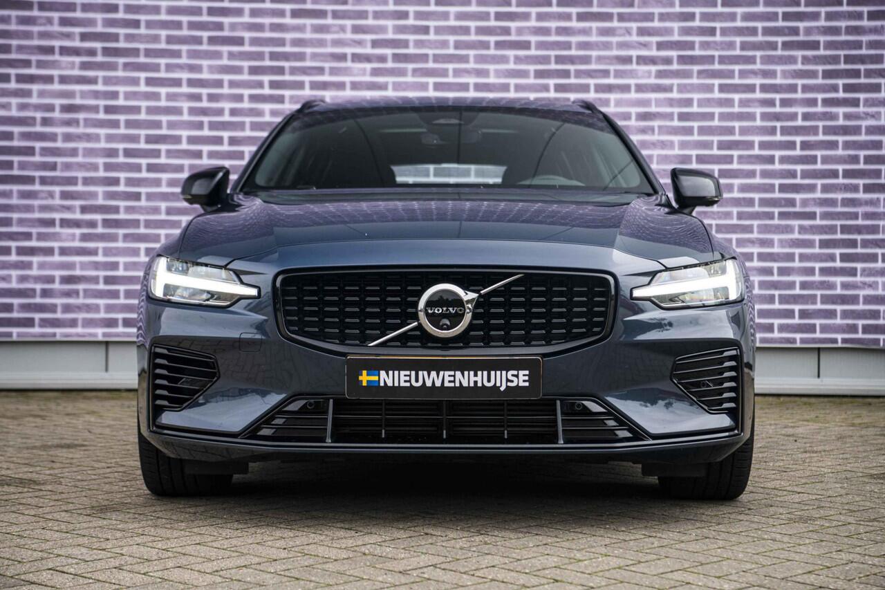 Volvo V60 2.0 T6 Plug-in hybrid AWD Plus Dark | Trekhaak | Adaptive Cruise Control | Panoramadak | 360 Camera | Harman/Kardon | Stuurverwarming | Stoelverwarming voor & achter | Power Seats | Sportstoelen |