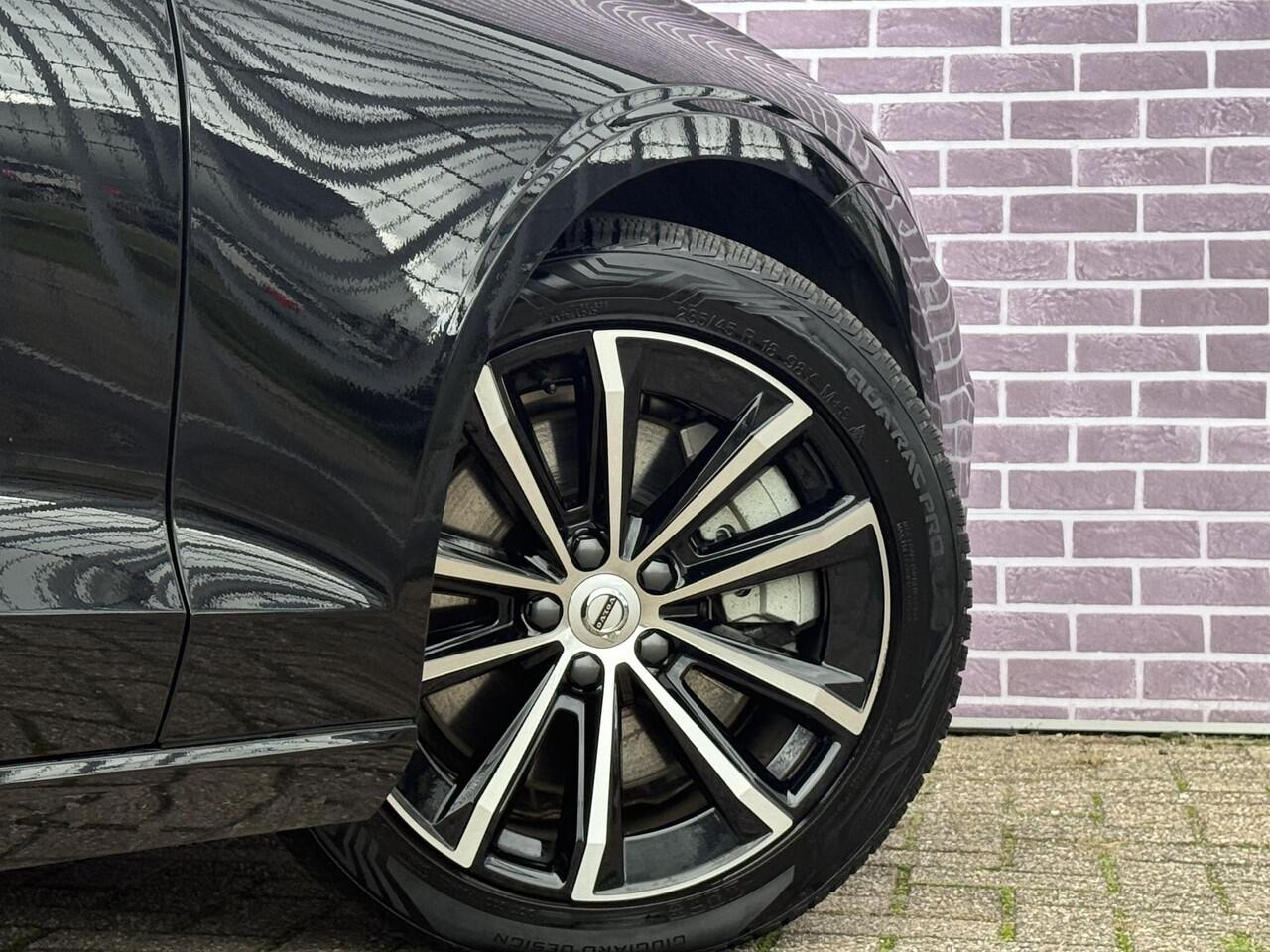 Volvo V60 2.0 T6 Plug-in hybrid AWD Plus Dark | Trekhaak | Adaptive Cruise Control | Panoramadak | 360 Camera | Harman/Kardon | Stuurverwarming | Stoelverwarming voor & achter | Power Seats | Sportstoelen |