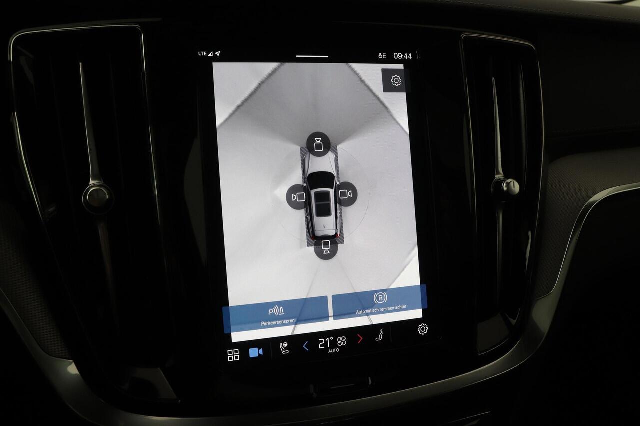 Volvo V60 T6 Plug-in hybrid Ultra Dark | Bowers&Wilkins | Head-Up | Panoramadak | Trekhaak | 360° Camera | ACC