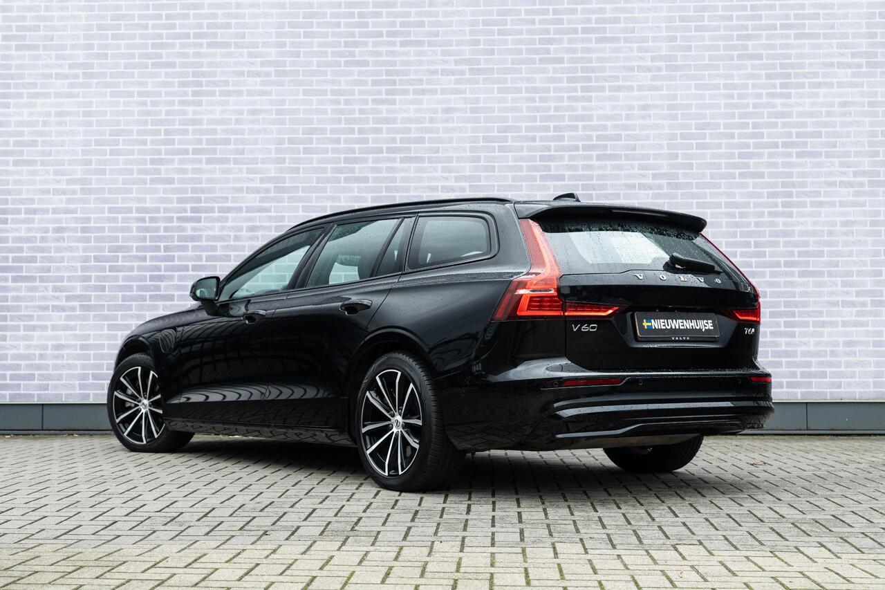 Volvo V60 T6 Plug-in hybrid AWD Plus Dark | Long Range | Trekhaak | All-seasonbanden | Elektr. bedienbaar schuif-\-kanteldak | Adaptive Cruise Control | Extra getint glas | 360 Camera | Stoelverwarming voor + achter | Verwarmd stuurwiel | Elektr. verwarmde voorruit
