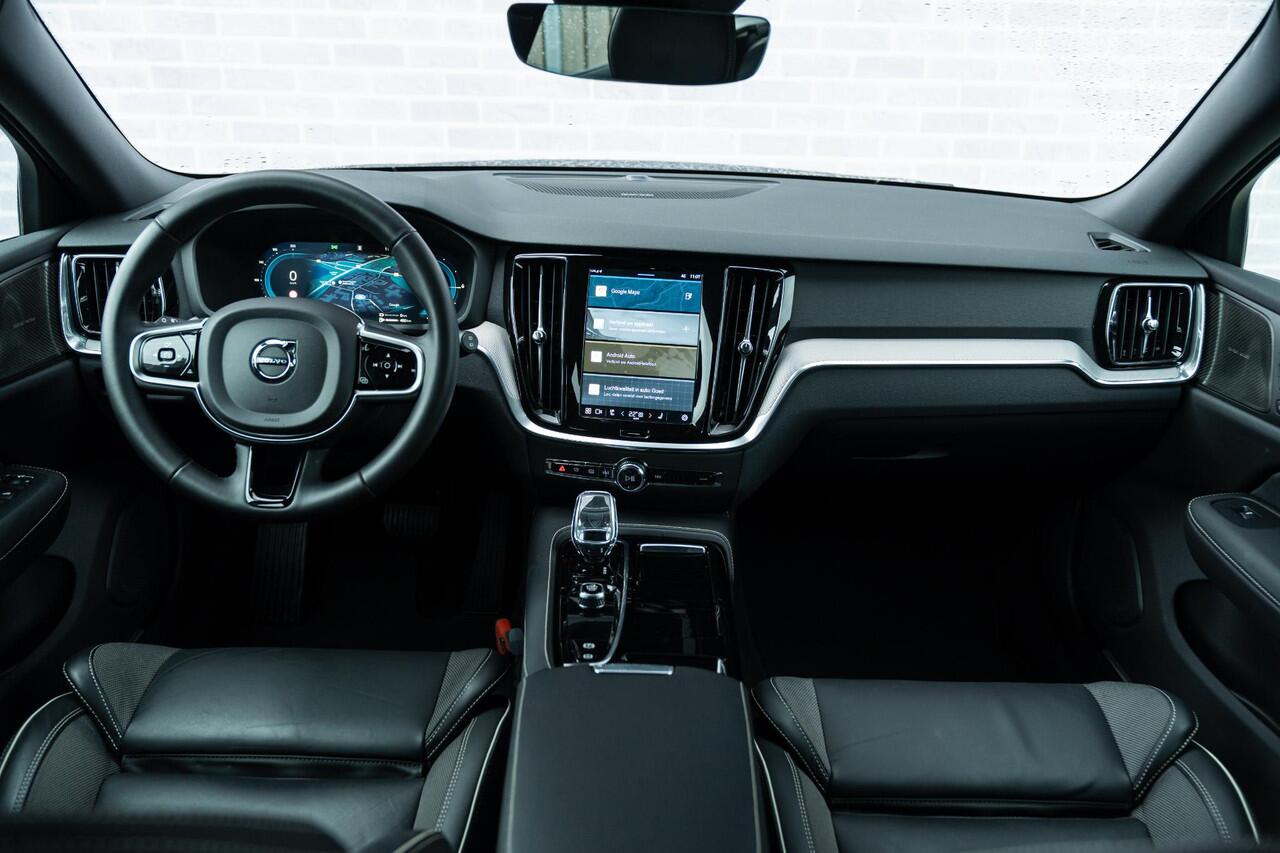 Volvo V60 T6 Plug-in hybrid AWD Plus Dark | Long Range | Trekhaak | All-seasonbanden | Elektr. bedienbaar schuif-\-kanteldak | Adaptive Cruise Control | Extra getint glas | 360 Camera | Stoelverwarming voor + achter | Verwarmd stuurwiel | Elektr. verwarmde voorruit