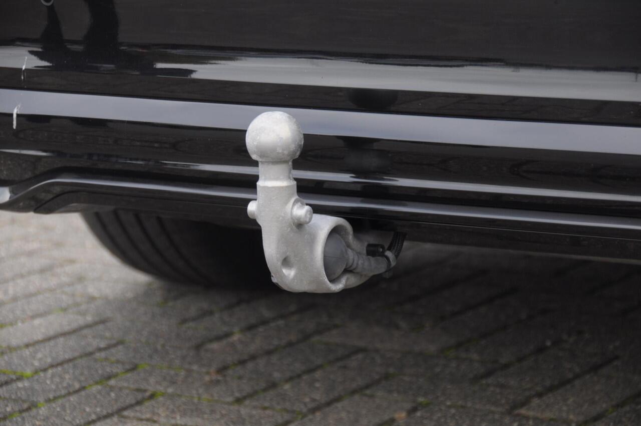 Volvo V60 T6 350PK Automaat AWD Plus Dark / Adaptive cruise control / Elektrische stoelen / Harman Kardon audio / Trekhaak / Pilot assist / BLIS / Stoel en stuur verwarming / Elektrische achterklep / Parkeersensoren met 360 camera / Google infotainment