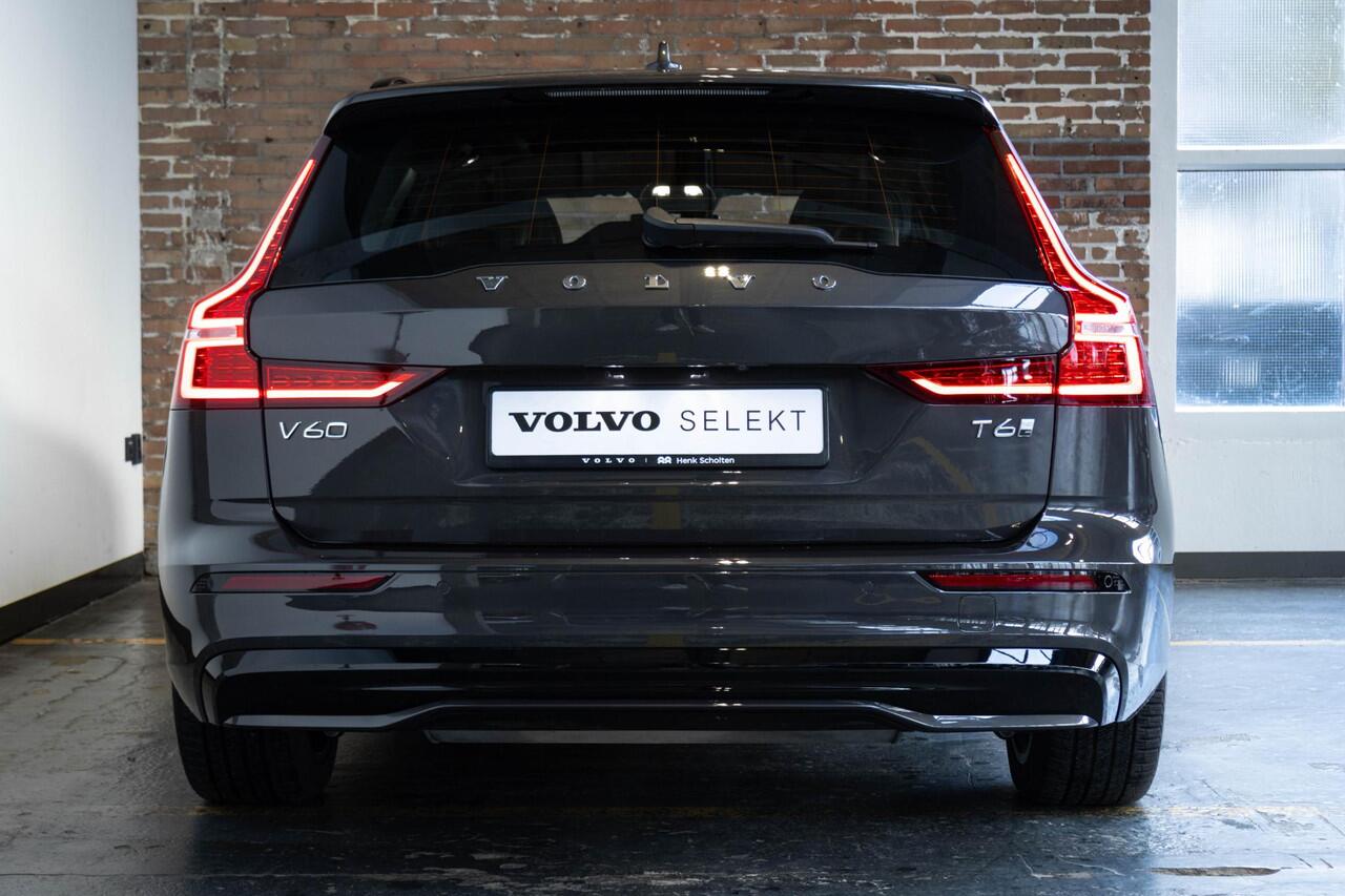 Volvo V60 2.0 T6 Plug-in hybrid AWD Plus Dark | Verwarmbare Voorstoelen (met geheugen), Stuurwiel en Achterbank | Semi-Elektrische Trekhaak | Verwarmbare Voorruit | Premium Audio by Harman Kardon | 360-Camera