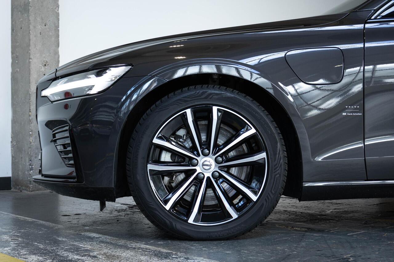 Volvo V60 2.0 T6 Plug-in hybrid AWD Plus Dark | Verwarmbare Voorstoelen (met geheugen), Stuurwiel en Achterbank | Semi-Elektrische Trekhaak | Verwarmbare Voorruit | Premium Audio by Harman Kardon | 360-Camera