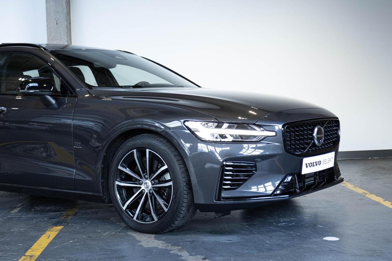 Volvo V60 2.0 T6 Plug-in hybrid AWD Plus Dark | Verwarmbare Voorstoelen (met geheugen), Stuurwiel en Achterbank | Semi-Elektrische Trekhaak | Verwarmbare Voorruit | Premium Audio by Harman Kardon | 360-Camera