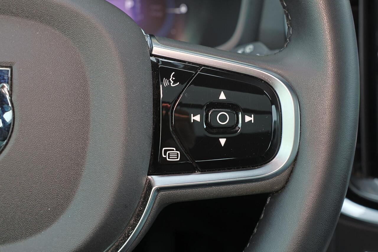 Volvo V60 T6 Recharge AWD Plus Dark - Panorama/schuifdak - IntelliSafe Assist & Surround - 360º Camera - Harman/Kardon audio - Verwarmde voorstoelen, stuur & achterbank - Parkeersensoren voor & achter - Elektr. bedienb. voorstoelen met geheugen - Elektr. inklapbare