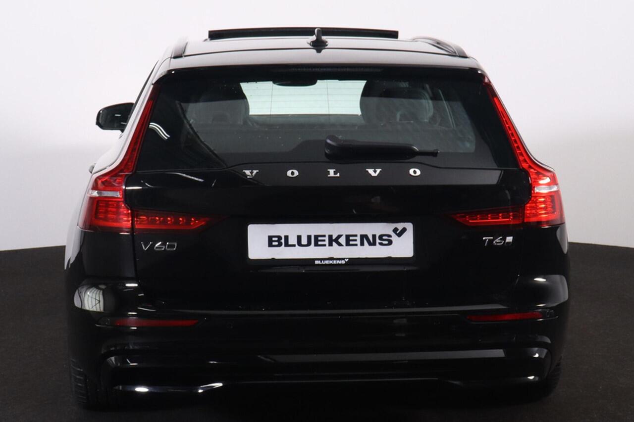 Volvo V60 T6 Recharge AWD Plus Dark - Panorama/schuifdak - IntelliSafe Assist & Surround - 360º Camera - Harman/Kardon audio - Verwarmde voorstoelen, stuur & achterbank - Parkeersensoren voor & achter - Elektr. bedienb. voorstoelen met geheugen - Elektr. inklapbare