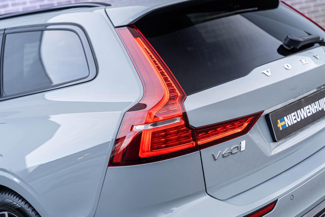 Volvo V60 2.0 T8 Plug-in hybrid AWD Plus Dark | Google | Long Range | Stoelventilatie | Schuif-/Kanteldak | Head-up Display | Getint Glas | Elek. Stoelen | Stoel-/Stuurverwarming | Harman Kardon Audio | Keyless Entry | Dodehoekdetectie | Elek. Achterklep | Zitverle