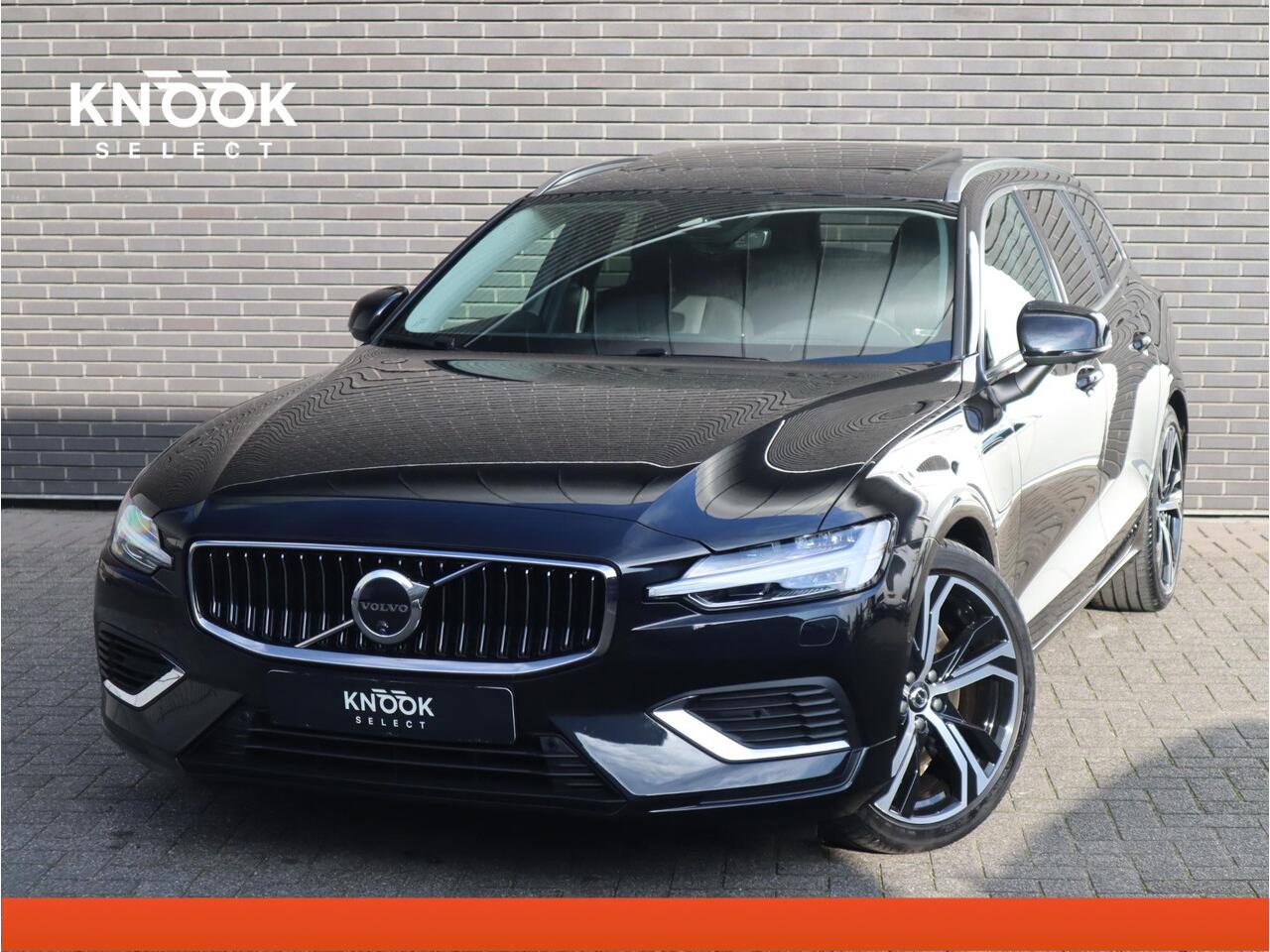 Volvo V60 2.0 T8 Plug-in hybrid AWD Ultimate Bright Automaat / Navigatiesysteem / Panoramadak / Trekhaak / Head-Up Display / Leder / Harman Kardon / Stoelverwarming / Achteruitrijcamera / Extra Getint Glas