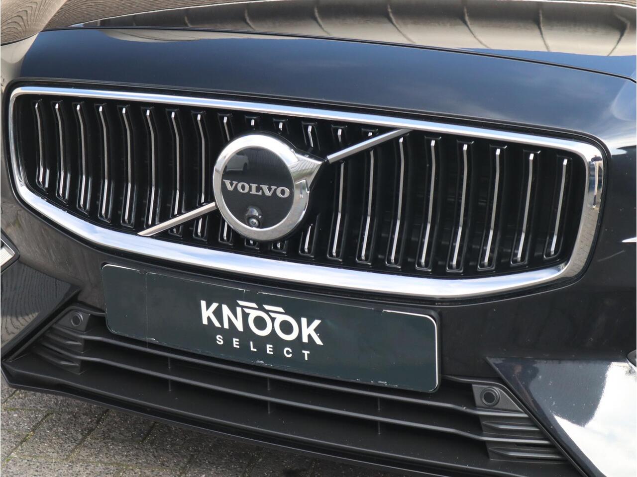 Volvo V60 2.0 T8 Plug-in hybrid AWD Ultimate Bright Automaat / Navigatiesysteem / Panoramadak / Trekhaak / Head-Up Display / Leder / Harman Kardon / Stoelverwarming / Achteruitrijcamera / Extra Getint Glas